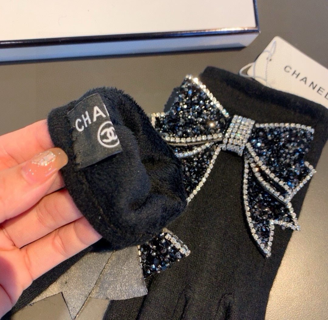 GLOVES IN BLACK WOOL WITH RHINSTONES 429247 mysite