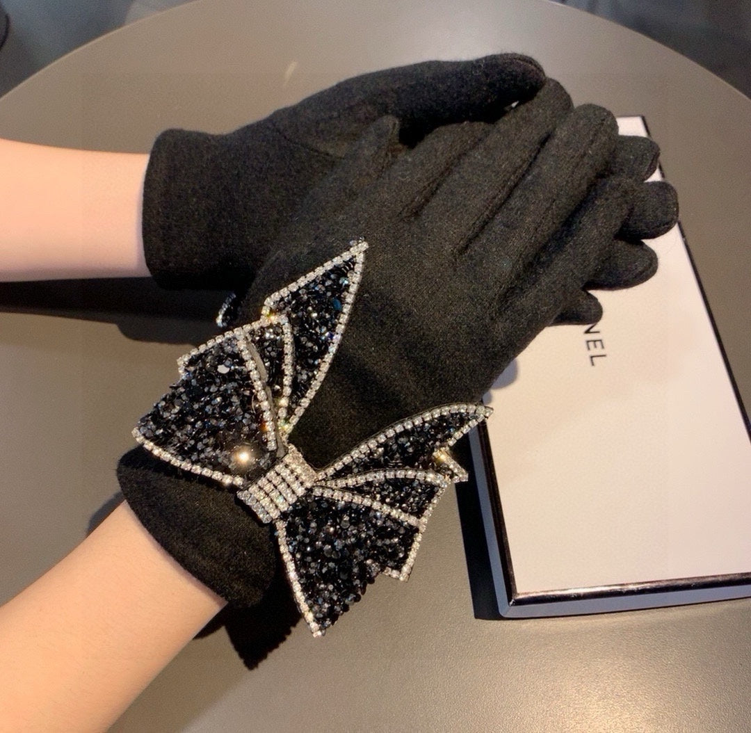 GLOVES IN BLACK WOOL WITH RHINSTONES 429247 mysite