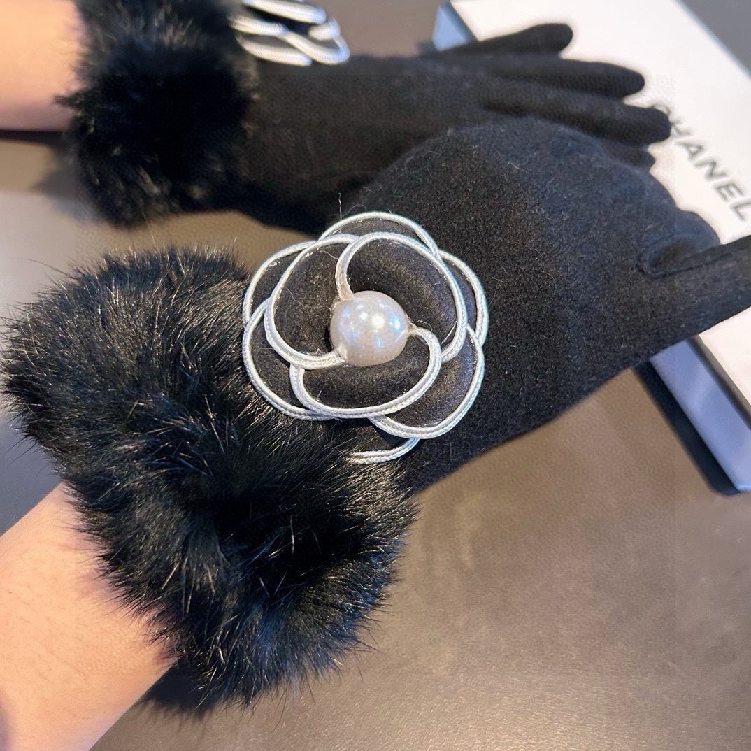 GLOVES IN BLACK WOOL WITH RABBIT FUR 439141 mysite