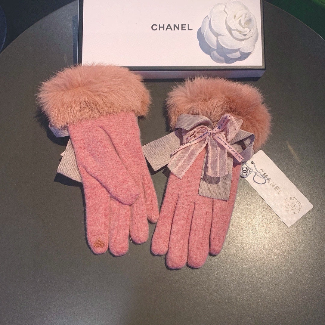 GLOVES IN BLUSH PINK WOOL AND RABBIT FUR 441839 mysite
