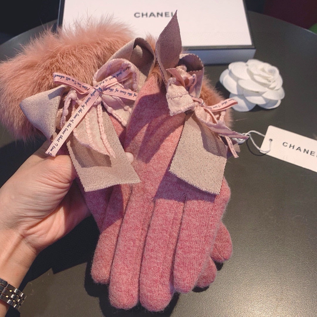 GLOVES IN BLUSH PINK WOOL AND RABBIT FUR 441839 mysite
