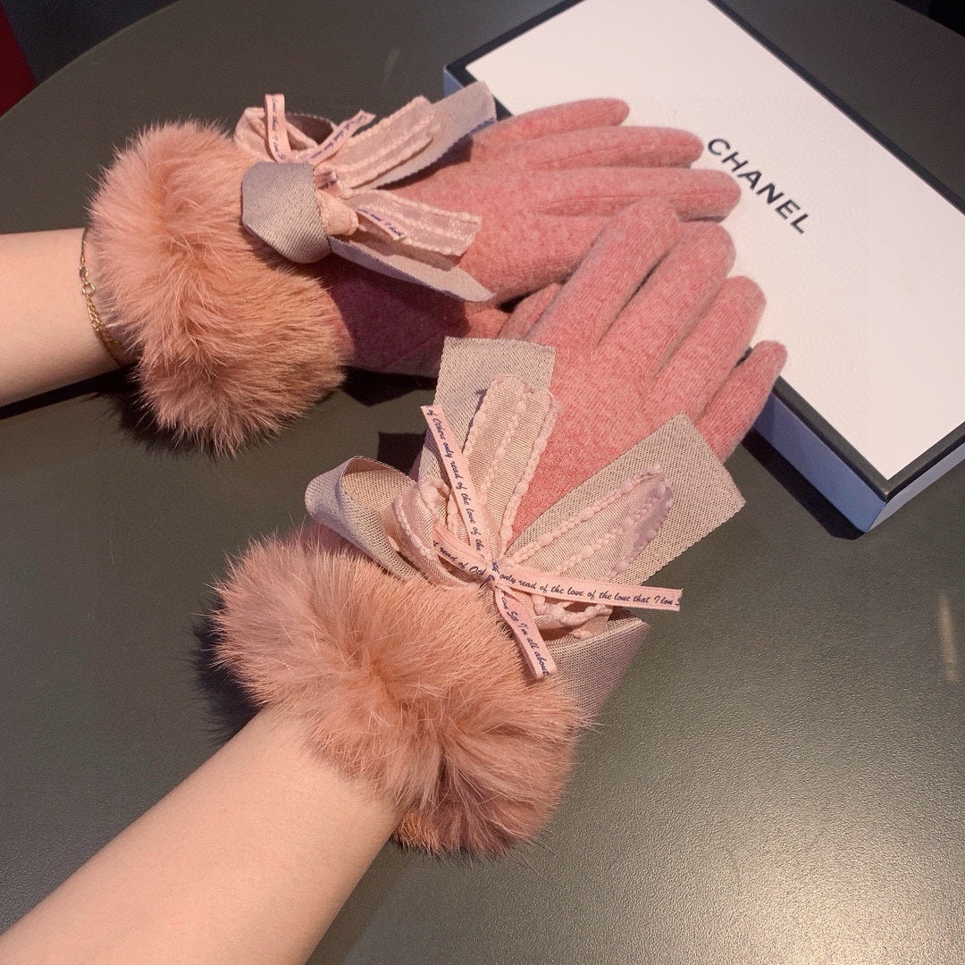 GLOVES IN BLUSH PINK WOOL AND RABBIT FUR 441839 mysite