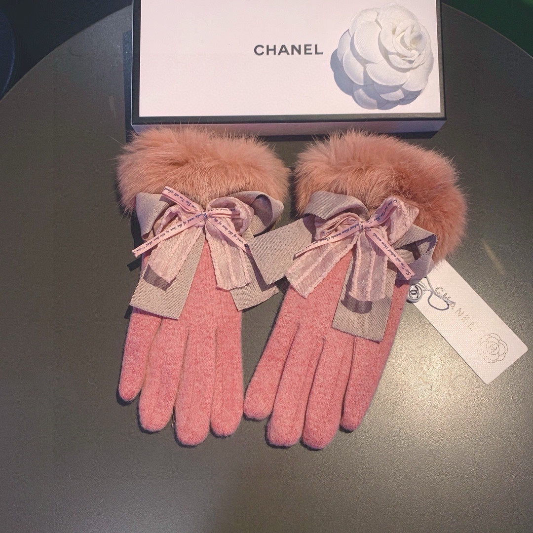 GLOVES IN BLUSH PINK WOOL AND RABBIT FUR 441839 mysite