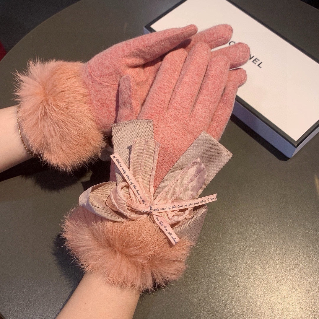 GLOVES IN BLUSH PINK WOOL AND RABBIT FUR 441839 mysite