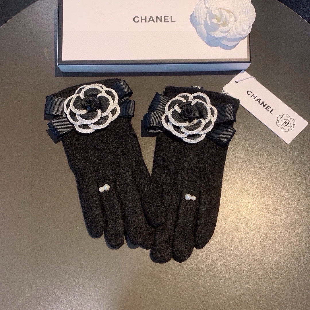 GLOVES IN BLACK WOOL WITH FLOWER 456325 mysite