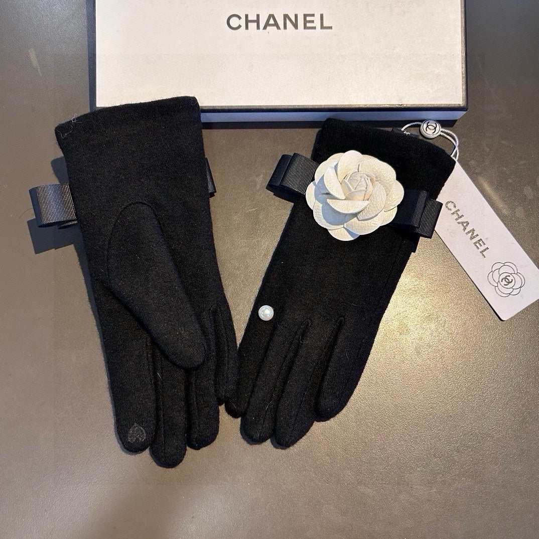 GLOVES IN BLACK WOOL WITH WHITE FLOWER 456326 mysite