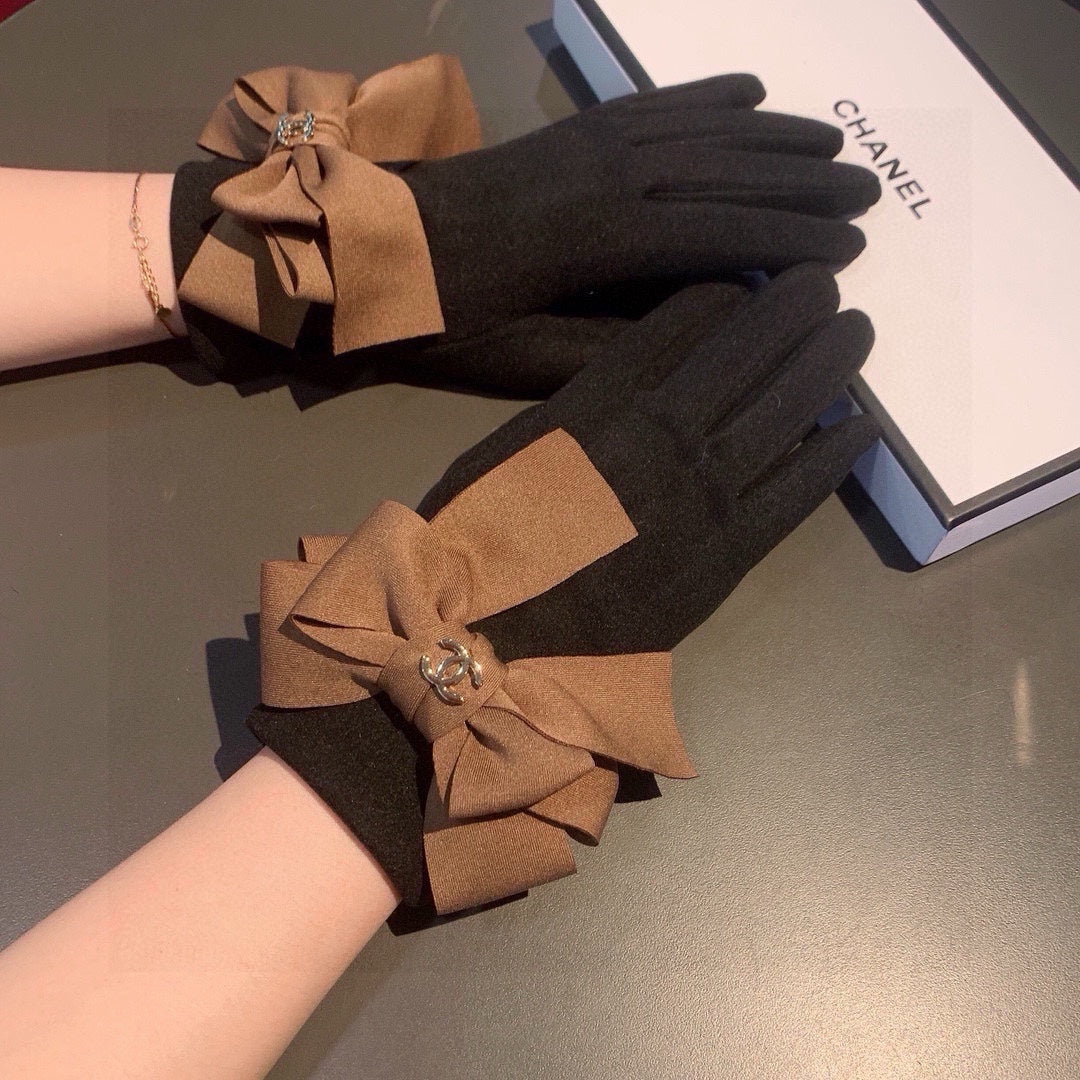 GLOVES IN BLACK WOOL 456327 mysite