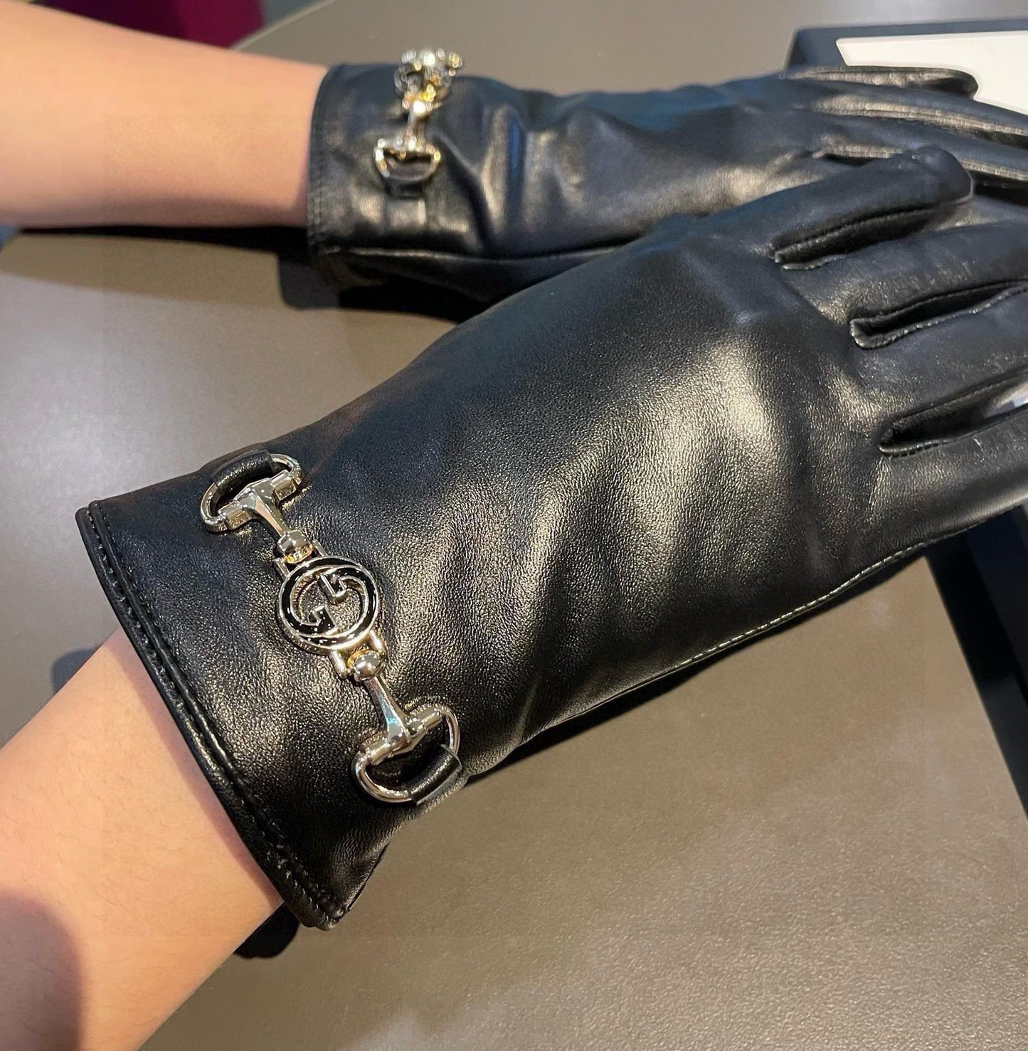 TOUCHSCREEN GLOVES IN BLACK LAMBSKIN AND CASHMERE LINING 462259 mysite