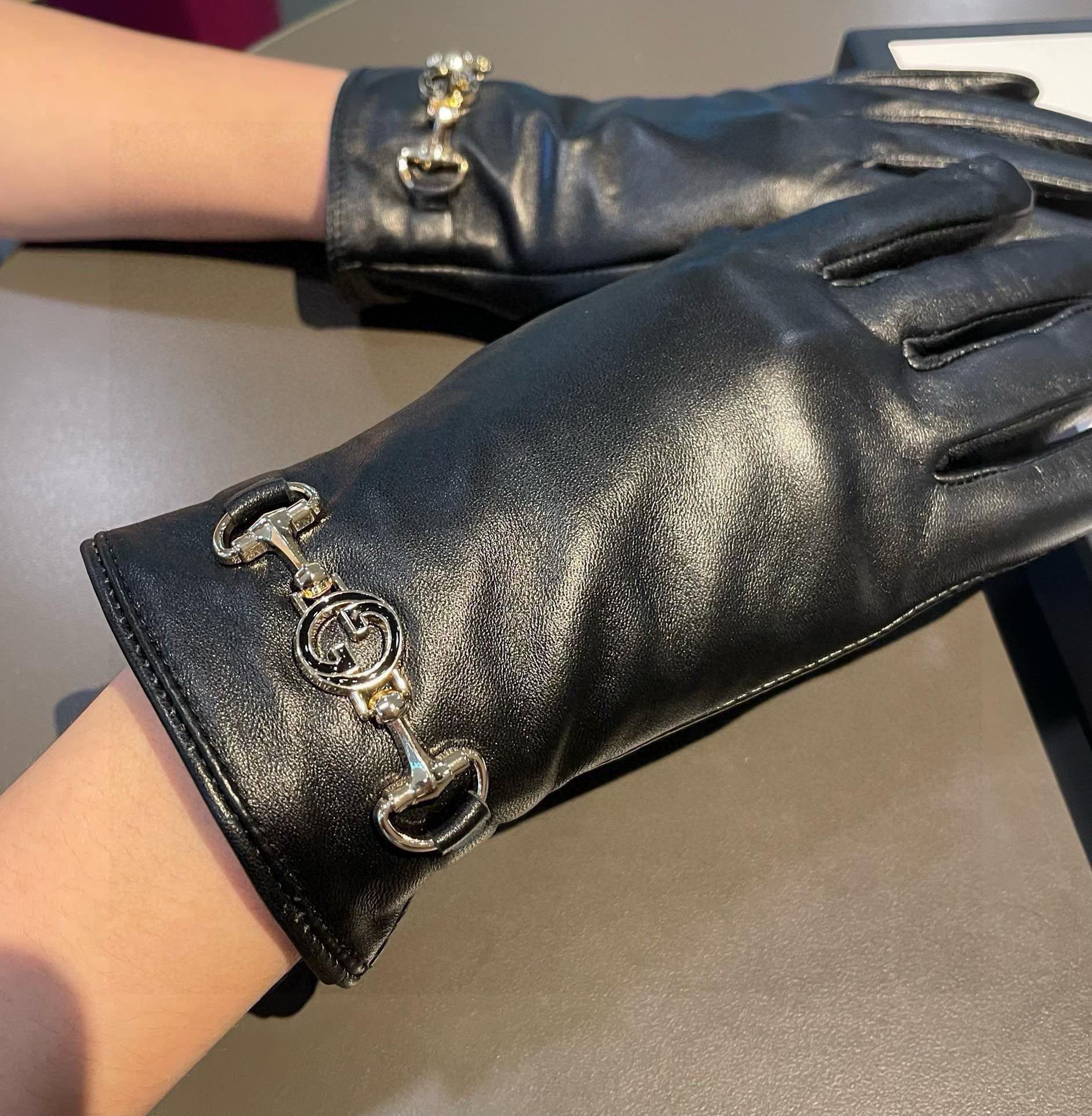 TOUCHSCREEN GLOVES IN BLACK LAMBSKIN AND CASHMERE LINING 462259 mysite