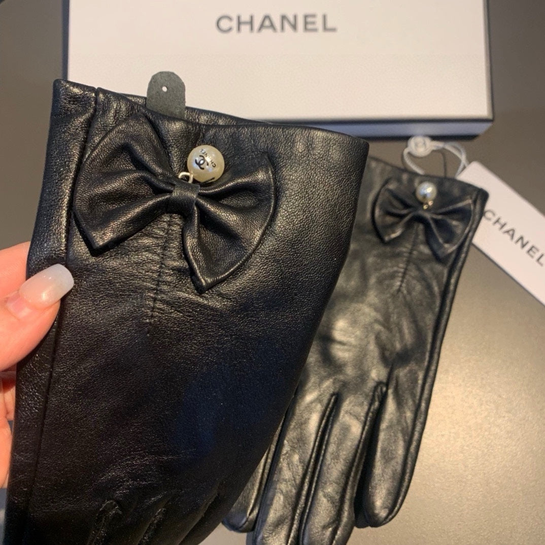 TOUCHSCREEN GLOVES IN BLACK LAMBSKIN WITH GOLD LOGO 462264 mysite