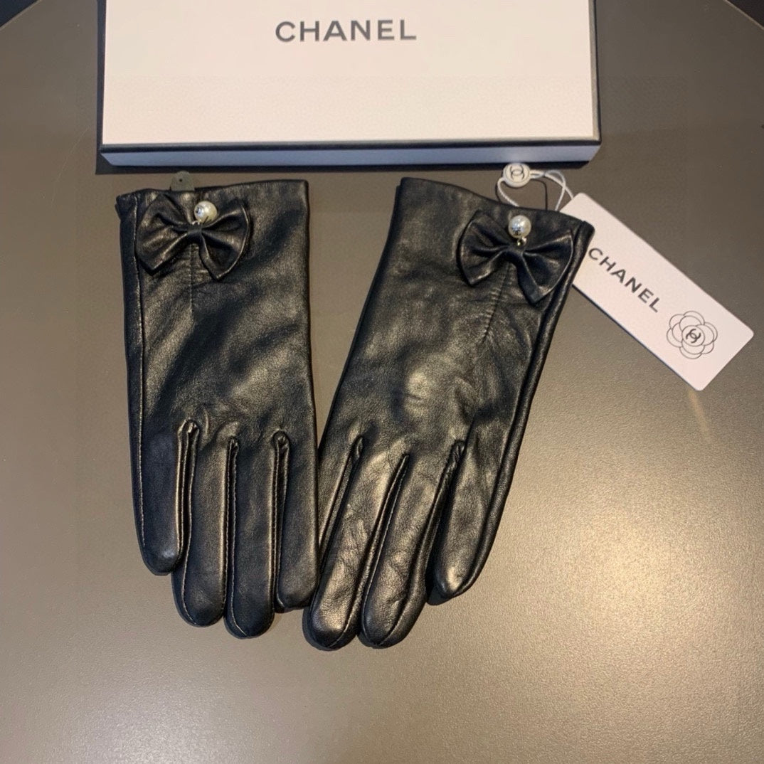 TOUCHSCREEN GLOVES IN BLACK LAMBSKIN WITH GOLD LOGO 462264 mysite