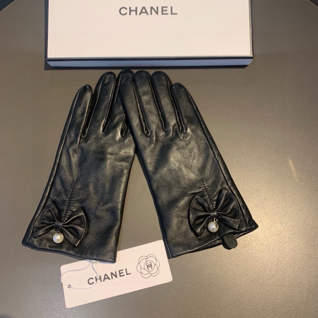 TOUCHSCREEN GLOVES IN BLACK LAMBSKIN WITH GOLD LOGO 462264 mysite