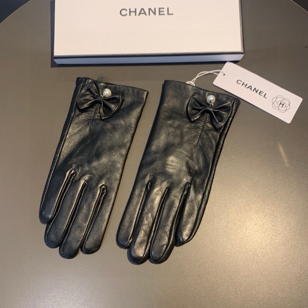 TOUCHSCREEN GLOVES IN BLACK LAMBSKIN WITH GOLD LOGO 462264 mysite