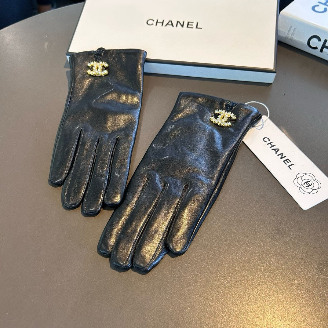 TOUCHSCREEN GLOVES IN BLACK LAMBSKIN WITH GOLD LOGO 462272 mysite