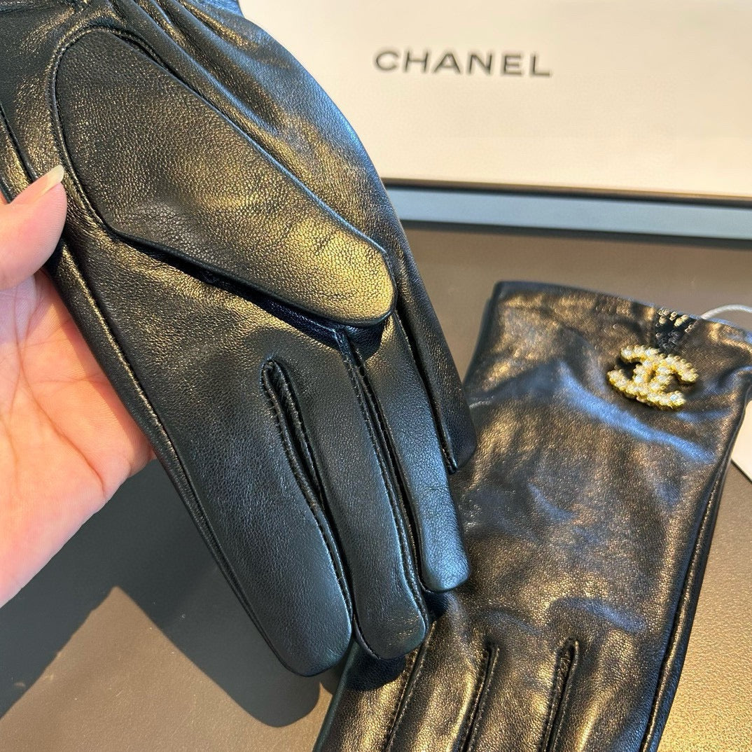 TOUCHSCREEN GLOVES IN BLACK LAMBSKIN WITH GOLD LOGO 462272 mysite