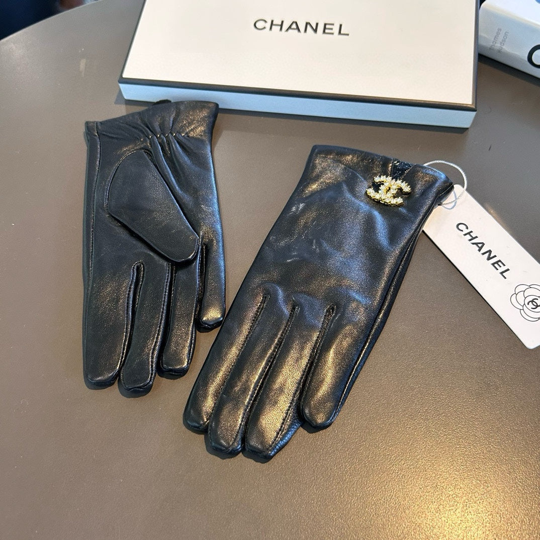 TOUCHSCREEN GLOVES IN BLACK LAMBSKIN WITH GOLD LOGO 462272 mysite