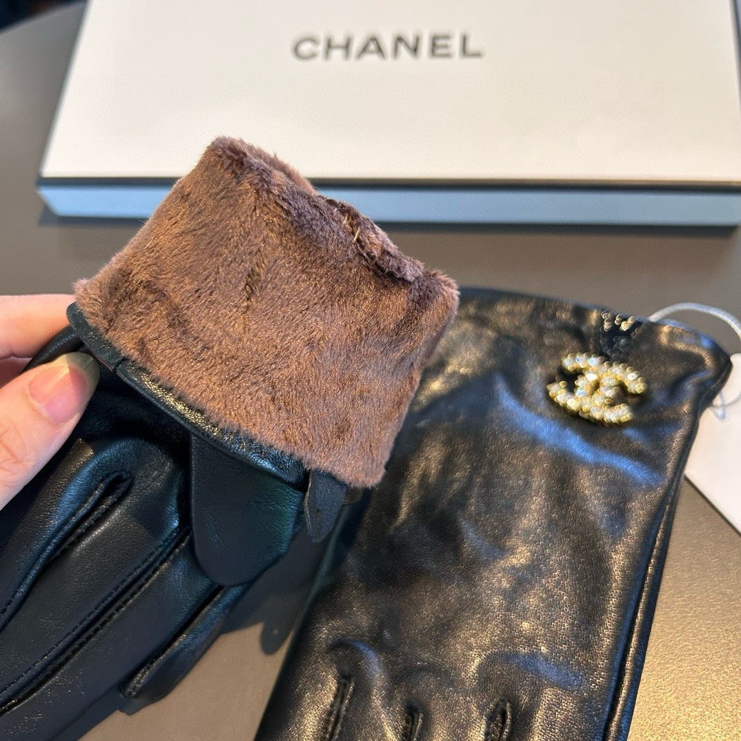 TOUCHSCREEN GLOVES IN BLACK LAMBSKIN WITH GOLD LOGO 462272 mysite