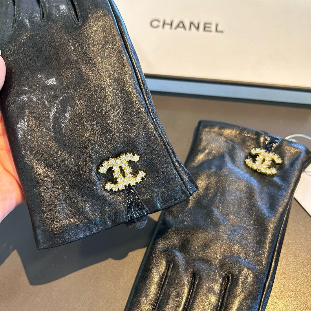 TOUCHSCREEN GLOVES IN BLACK LAMBSKIN WITH GOLD LOGO 462272 mysite