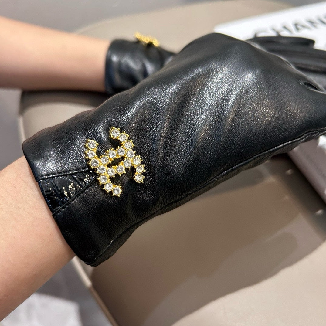 TOUCHSCREEN GLOVES IN BLACK LAMBSKIN WITH GOLD LOGO 462272 mysite