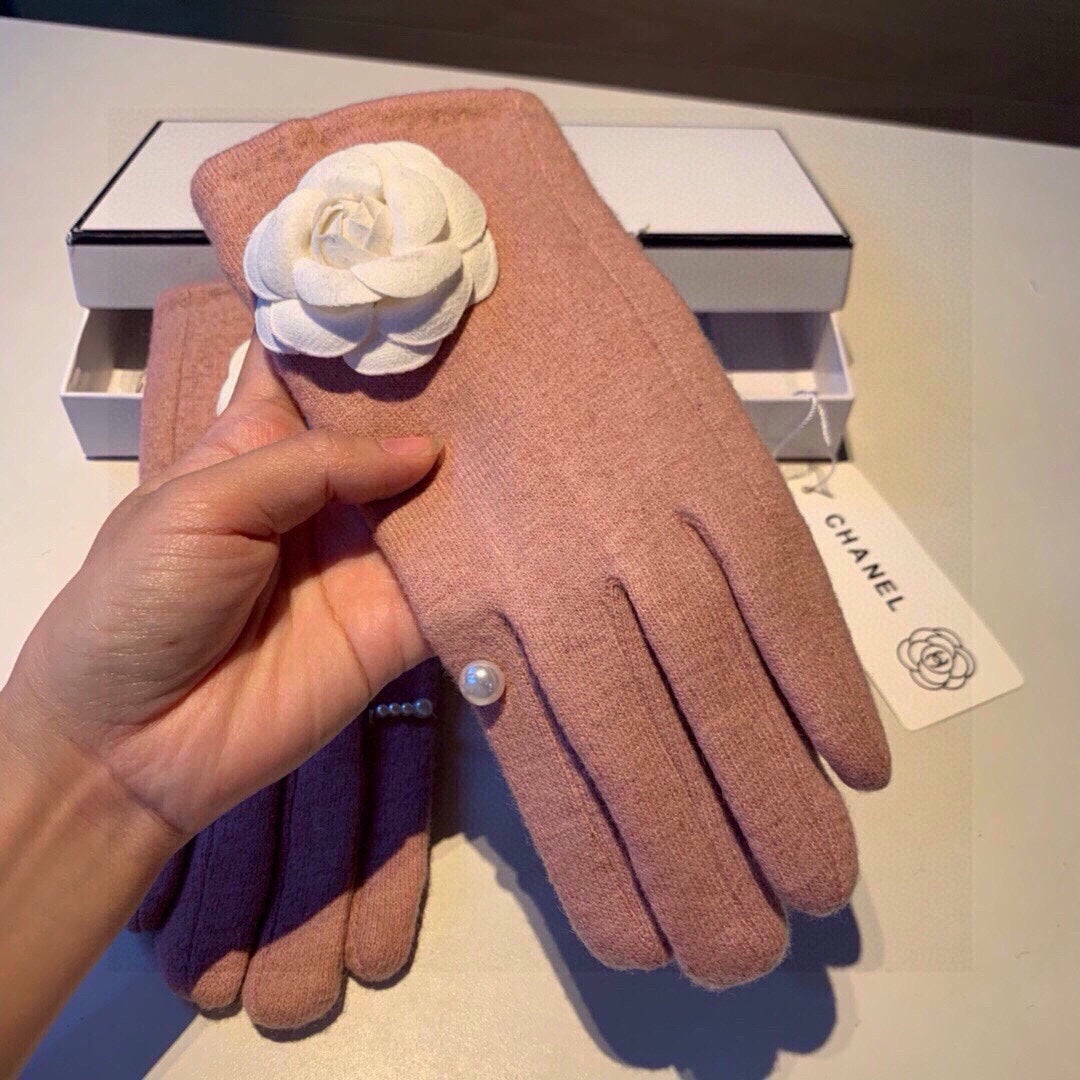 GLOVES IN CREPE PINK WOOL WITH LARGE WHITE FLOWER 464992 mysite