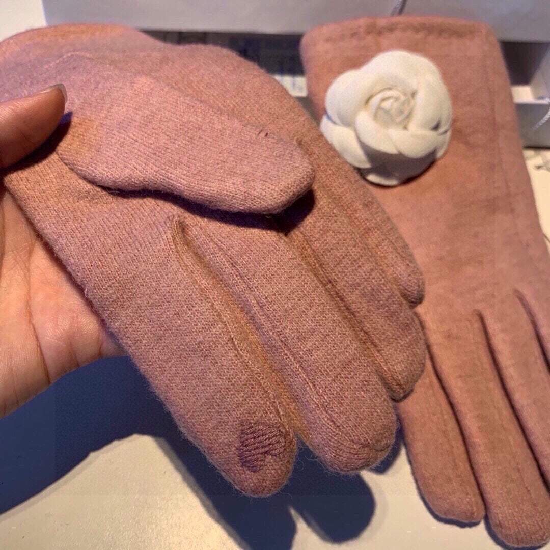 GLOVES IN CREPE PINK WOOL WITH LARGE WHITE FLOWER 464992 mysite