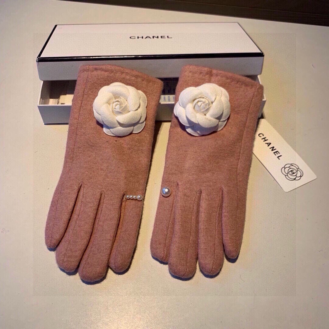GLOVES IN CREPE PINK WOOL WITH LARGE WHITE FLOWER 464992 mysite