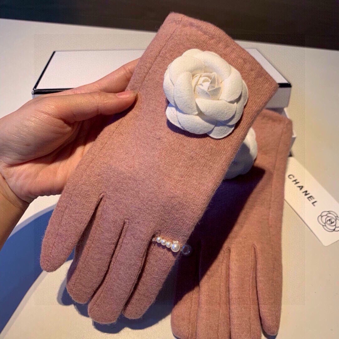 GLOVES IN CREPE PINK WOOL WITH LARGE WHITE FLOWER 464992 mysite