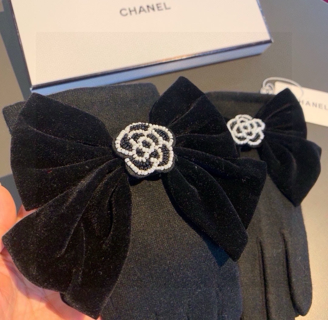 GLOVES IN BLACK WOOL WITH LARGE BOW 464996 mysite