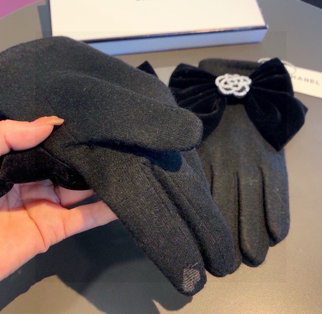 GLOVES IN BLACK WOOL WITH LARGE BOW 464996 mysite