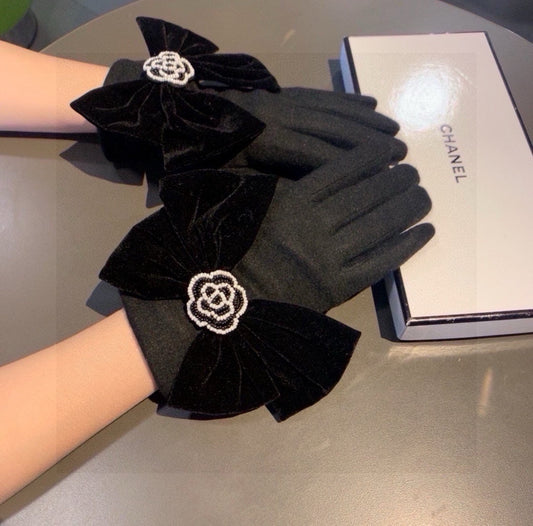 GLOVES IN BLACK WOOL WITH LARGE BOW 464996 mysite