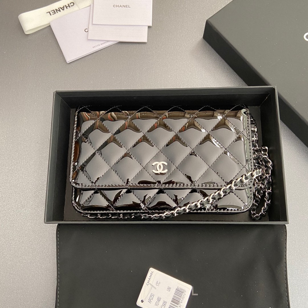 CC Woc 20cm Black Patent Calfskin Silver Hardware mysite