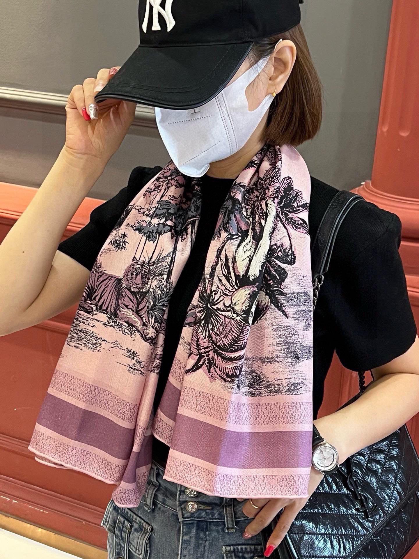 SQUARE SCARF 110 CM IN COLORFUL SILK VELEVET 389724 mysite