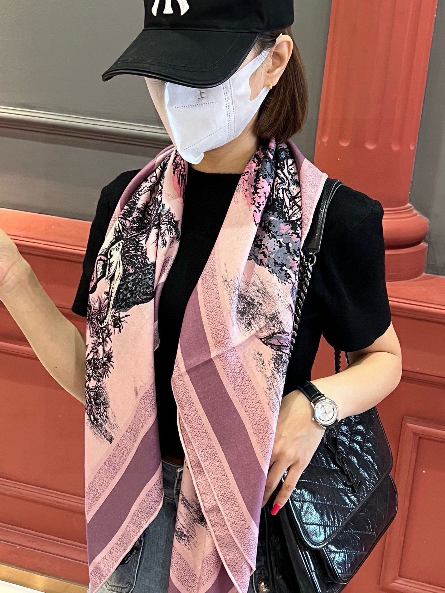 SQUARE SCARF 110 CM IN COLORFUL SILK VELEVET 389724 mysite