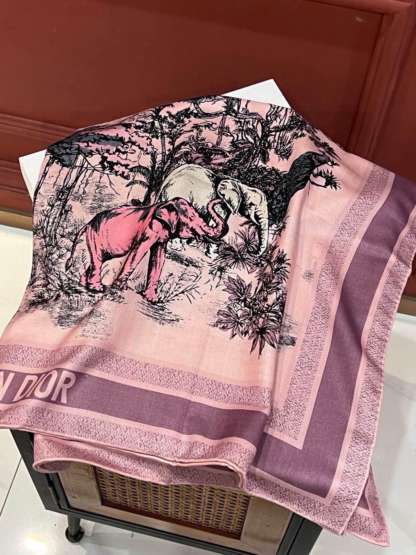 SQUARE SCARF 110 CM IN COLORFUL SILK VELEVET 389724 mysite