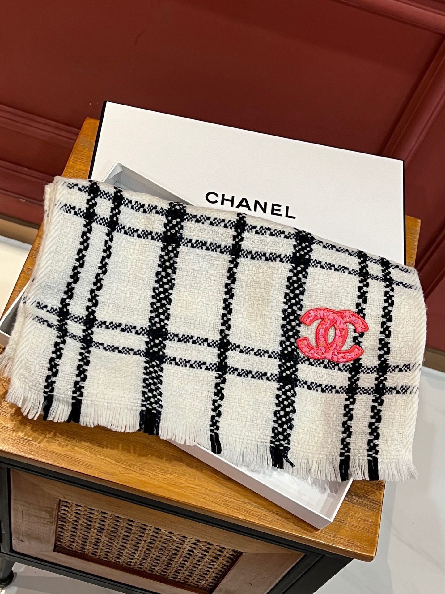 SCARF 190 CM IN WHITE MIX BLACK CASHMERE WITH RED LOGO 396472 mysite