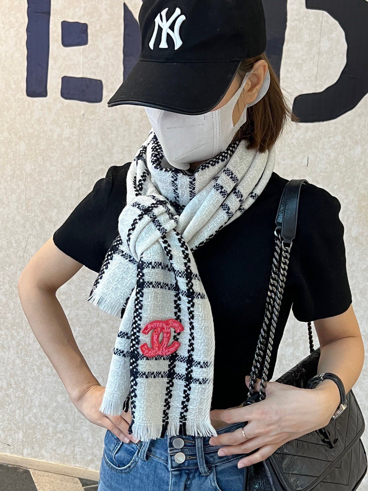 SCARF 190 CM IN WHITE MIX BLACK CASHMERE WITH RED LOGO 396472 mysite