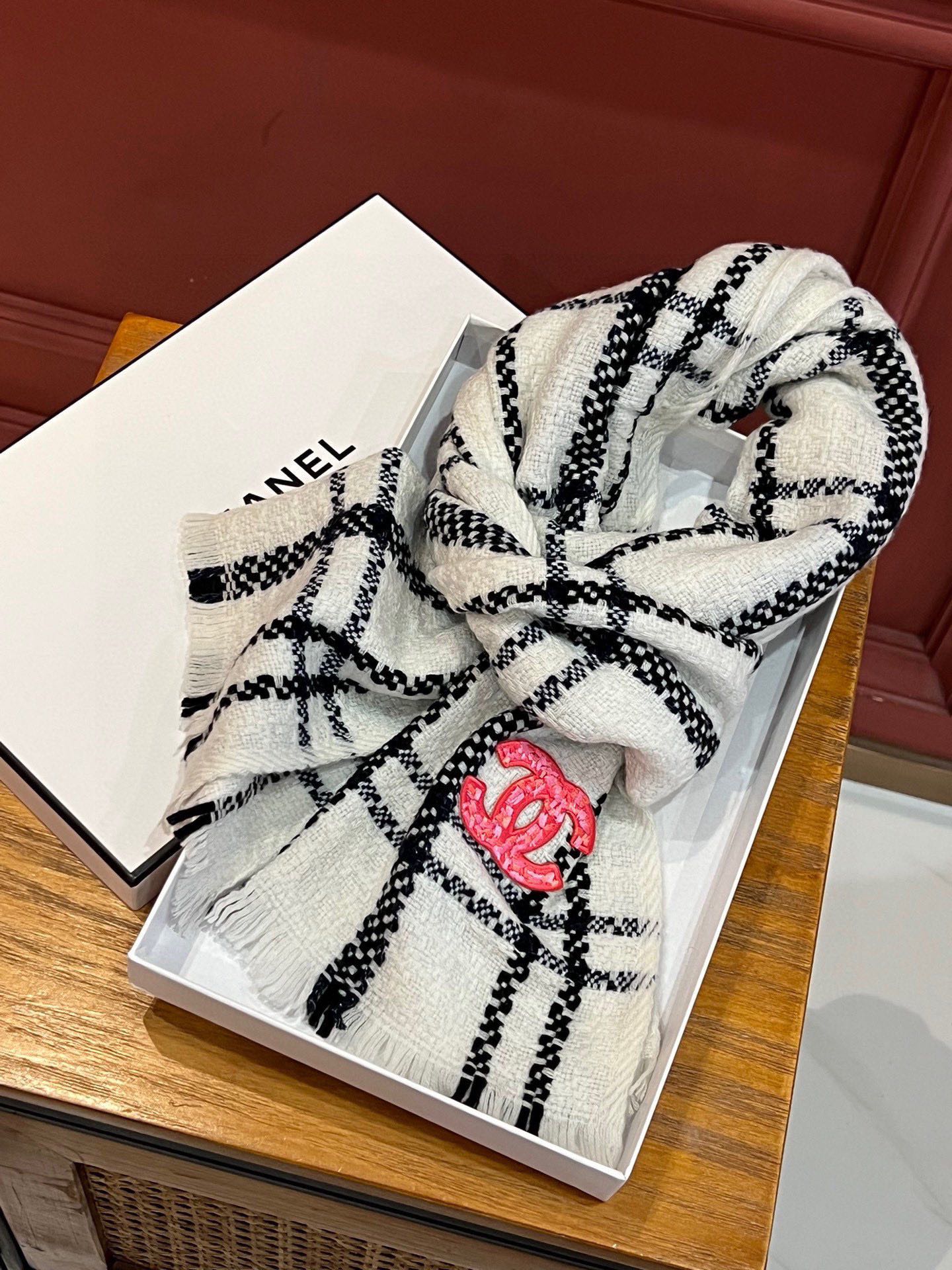 SCARF 190 CM IN WHITE MIX BLACK CASHMERE WITH RED LOGO 396472 mysite