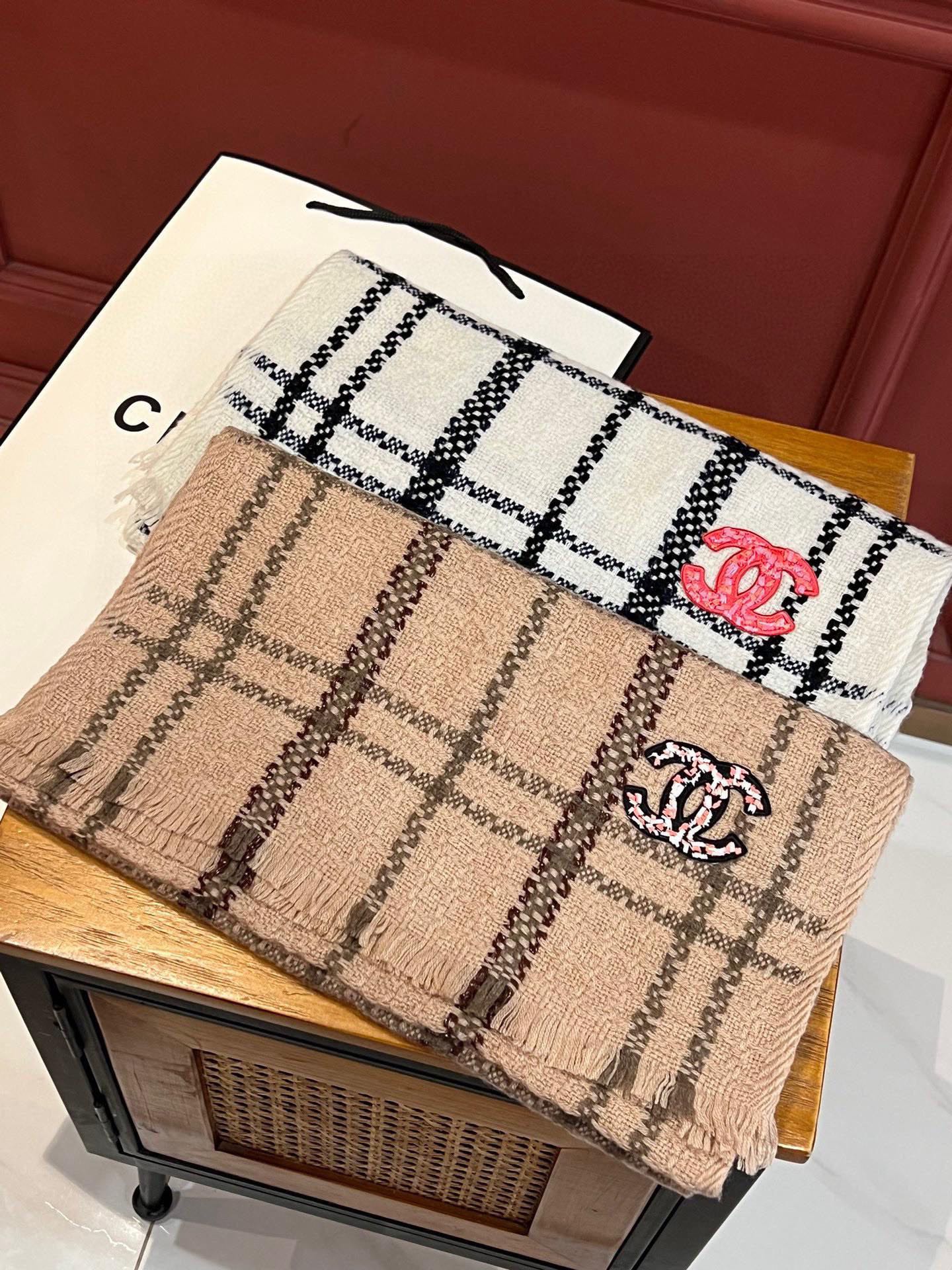 SCARF 190 CM IN WHITE MIX BLACK CASHMERE WITH RED LOGO 396472 mysite