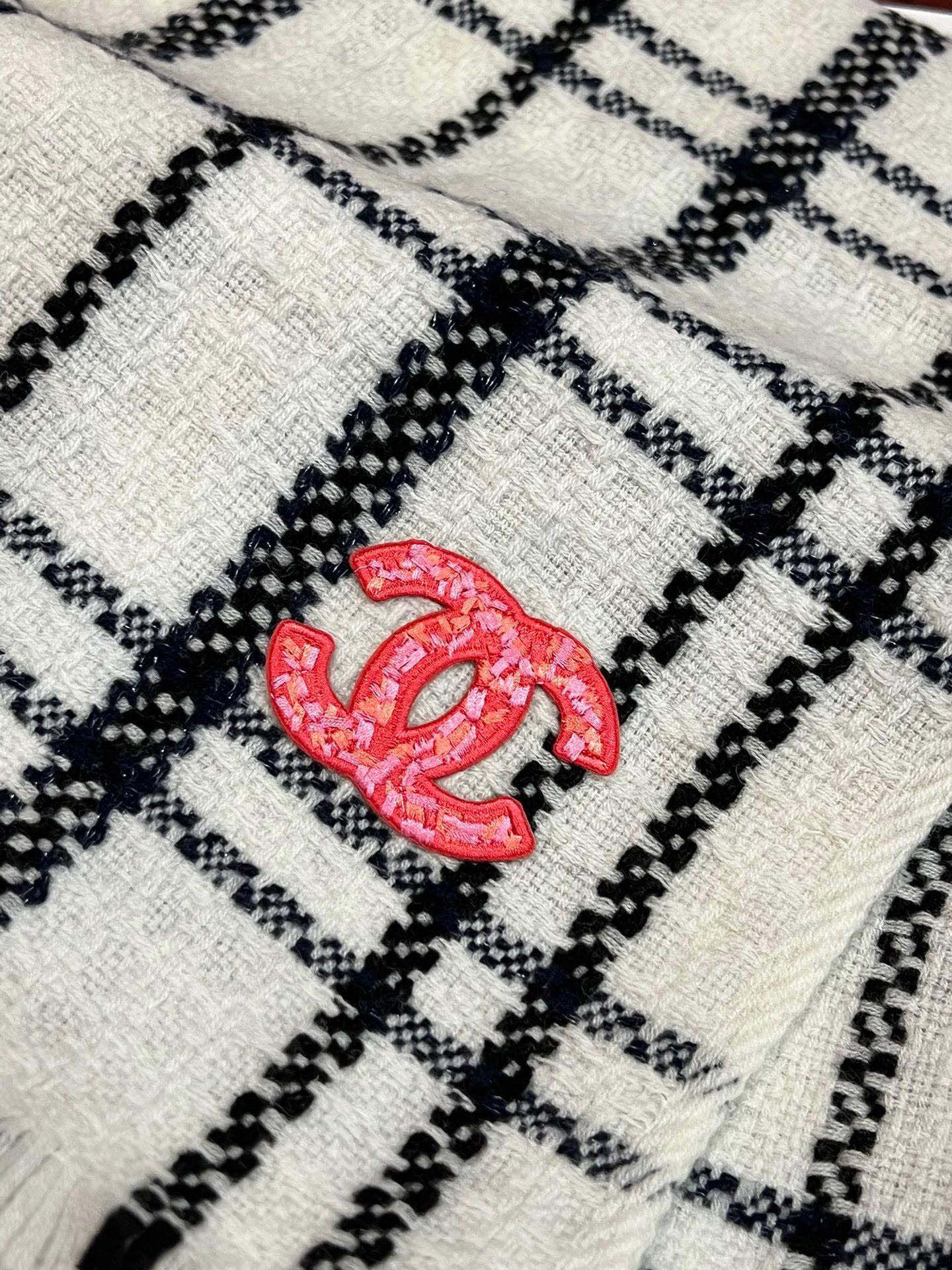 SCARF 190 CM IN WHITE MIX BLACK CASHMERE WITH RED LOGO 396472 mysite