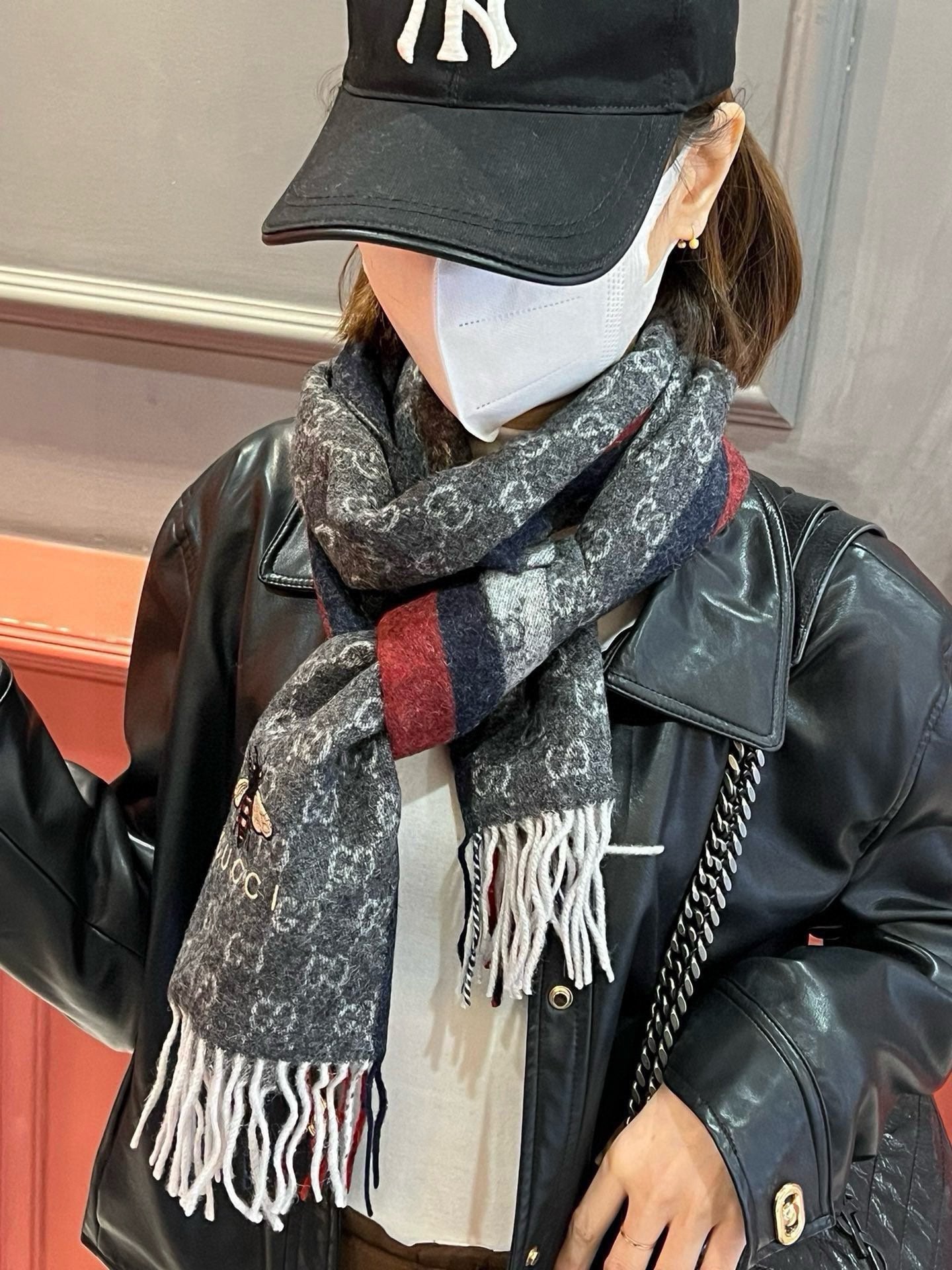 SCARF 180 CM IN BLACK CASHMERE WITH BEE PATTERN 396473 mysite