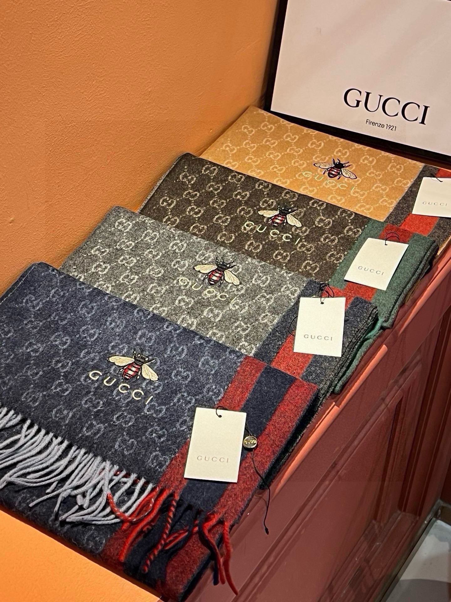 SCARF 180 CM IN CAROB BROWN CASHMERE WITH BEE PATTERN 396475 mysite