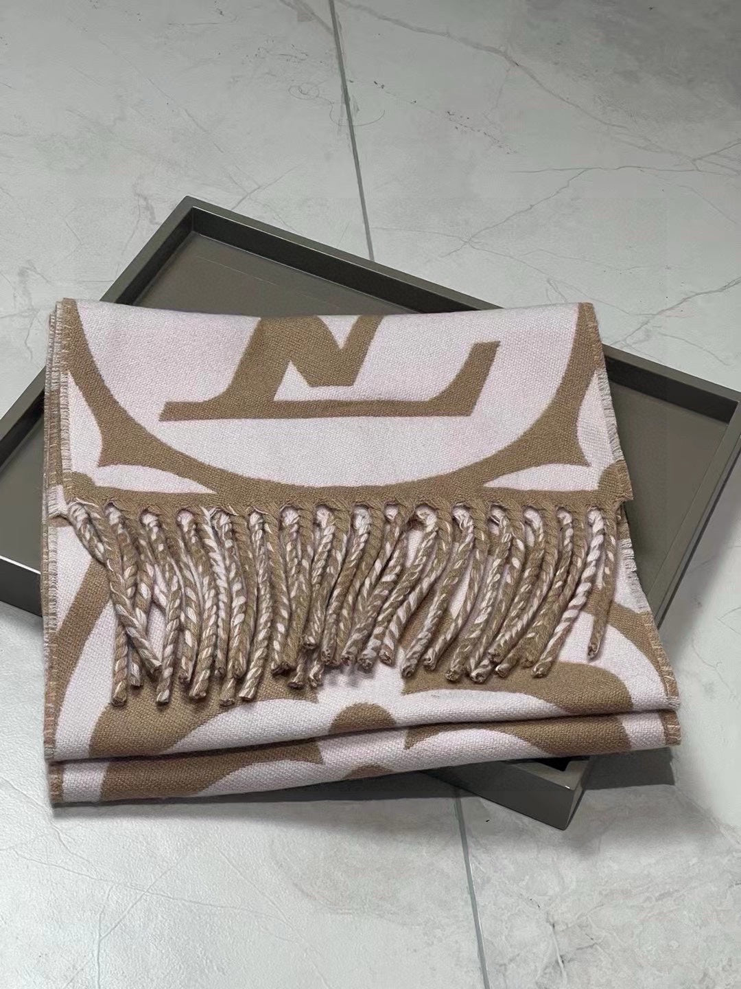 MEDALLION SCARF 235 CM IN PEANUT BROWN MIX WHITE WOOL 399899 mysite