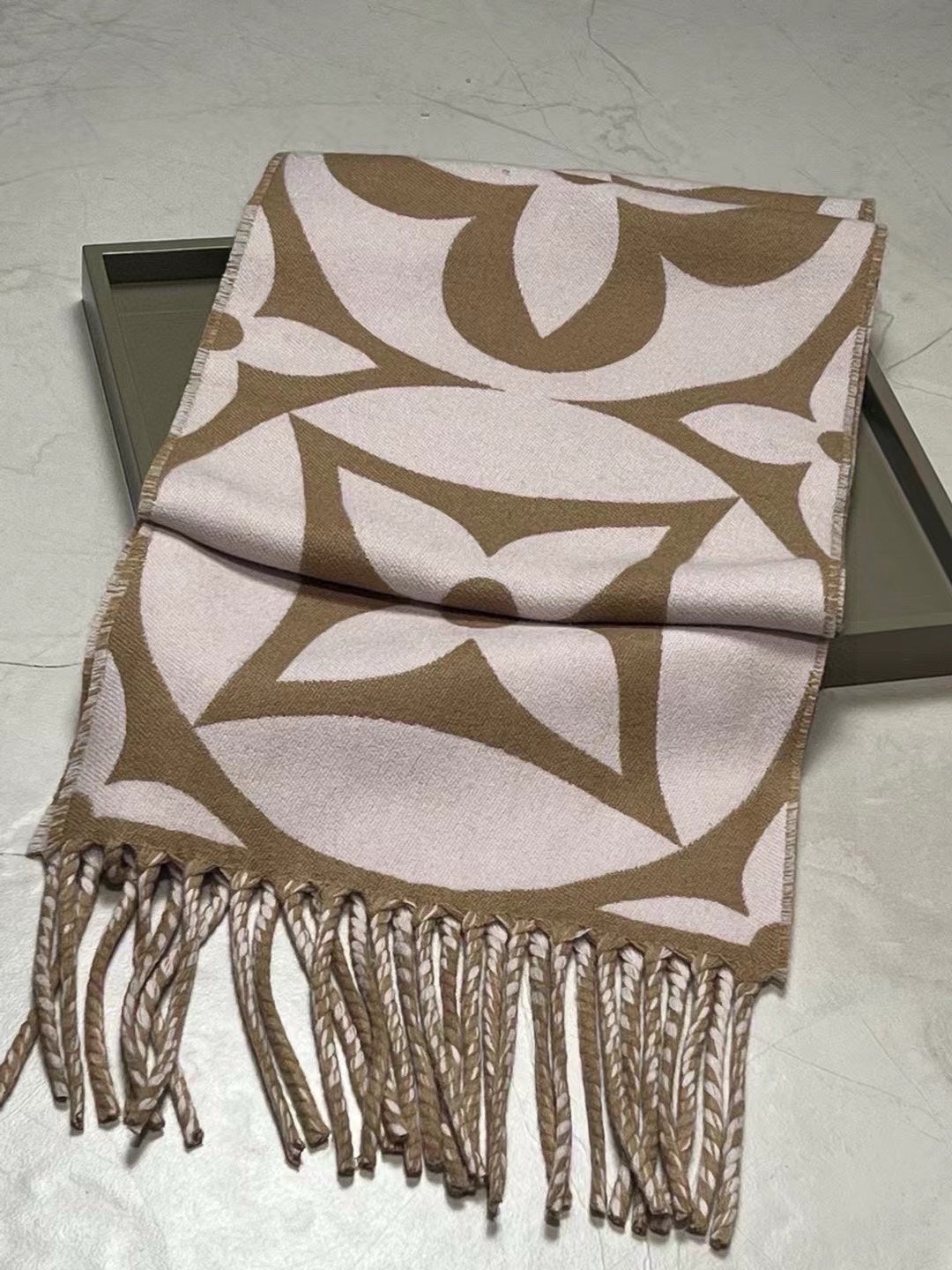 MEDALLION SCARF 235 CM IN PEANUT BROWN MIX WHITE WOOL 399899 mysite