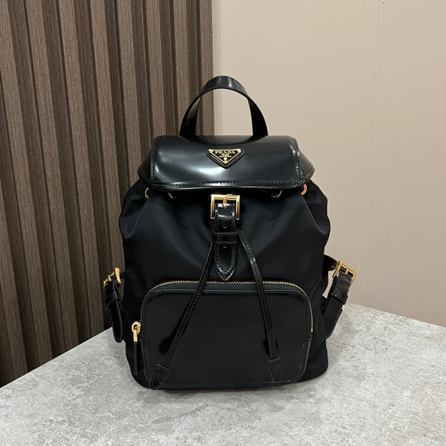 BACKPACK 25 IN BLACK RE-NYLON AND GLOSSY CALFSKIN GOLD HARDWARE mysite