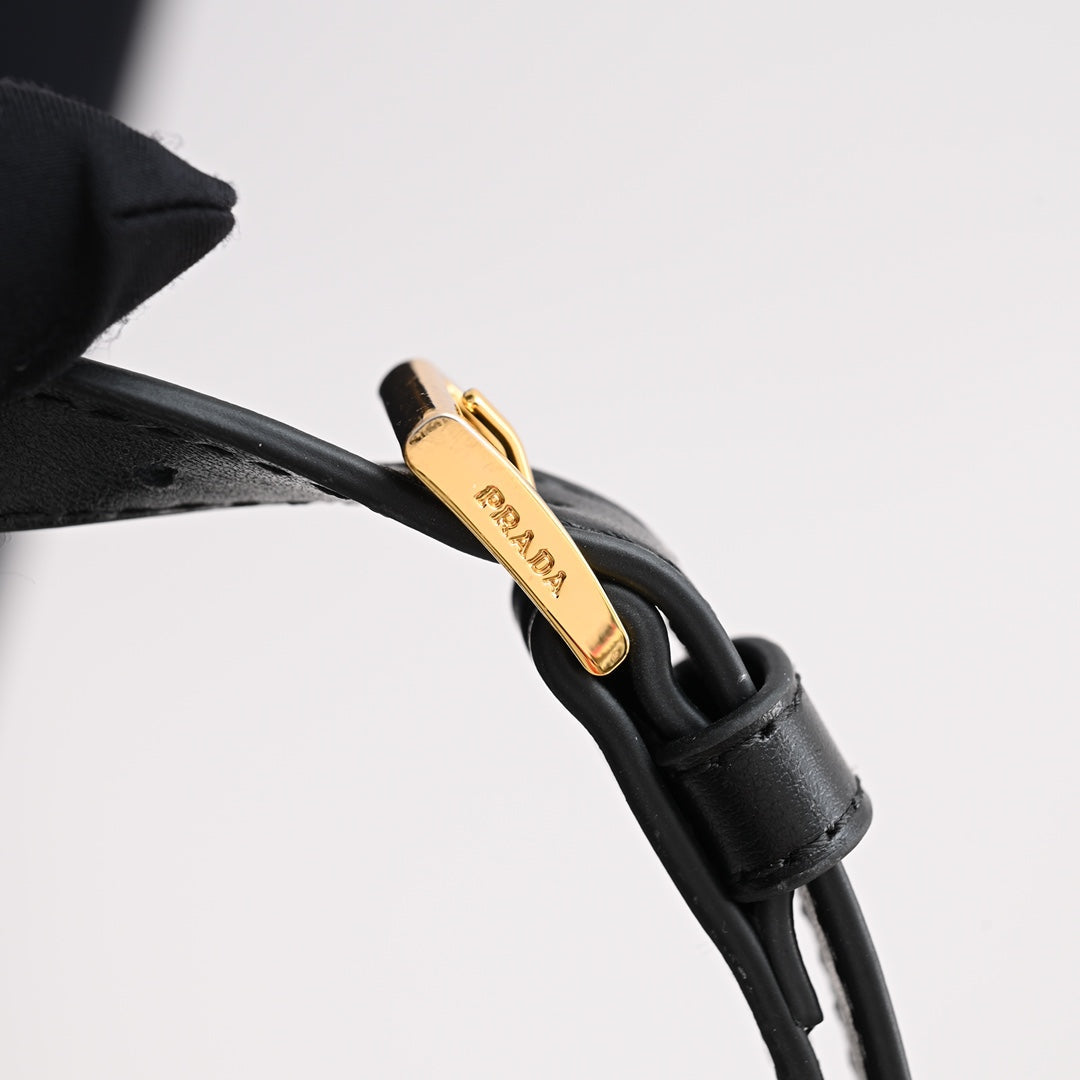 DUMPLING BAG 30 IN BLACK CALFSKIN mysite