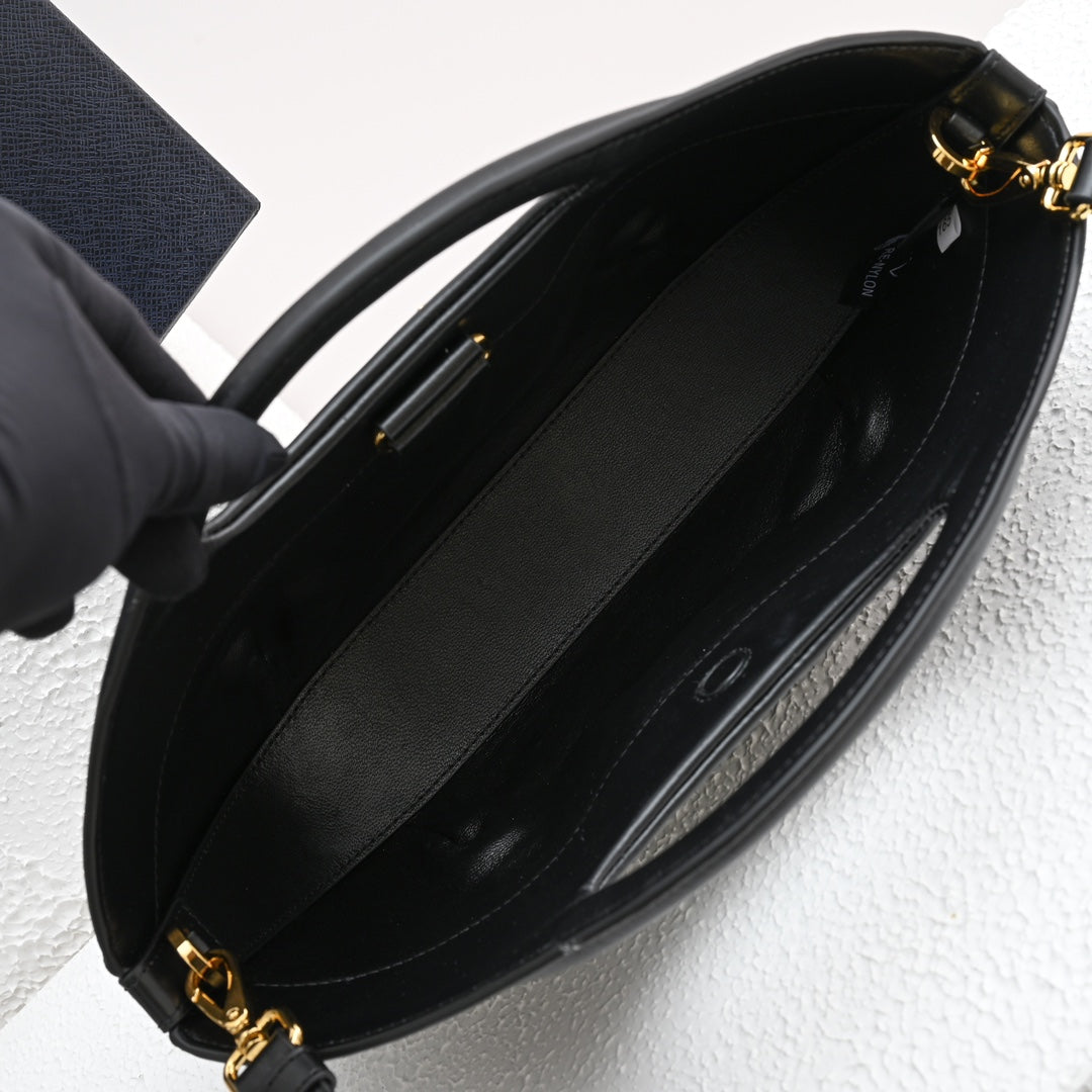DUMPLING BAG 30 IN BLACK CALFSKIN mysite