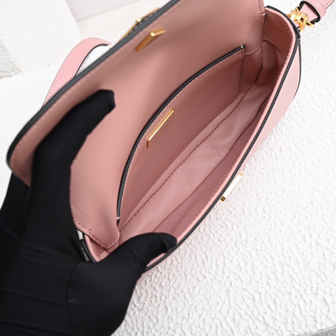 MINI FLAP BAG 20 IN BABY PINK SAFFIANO LEATHER GOLD HARDWARE mysite