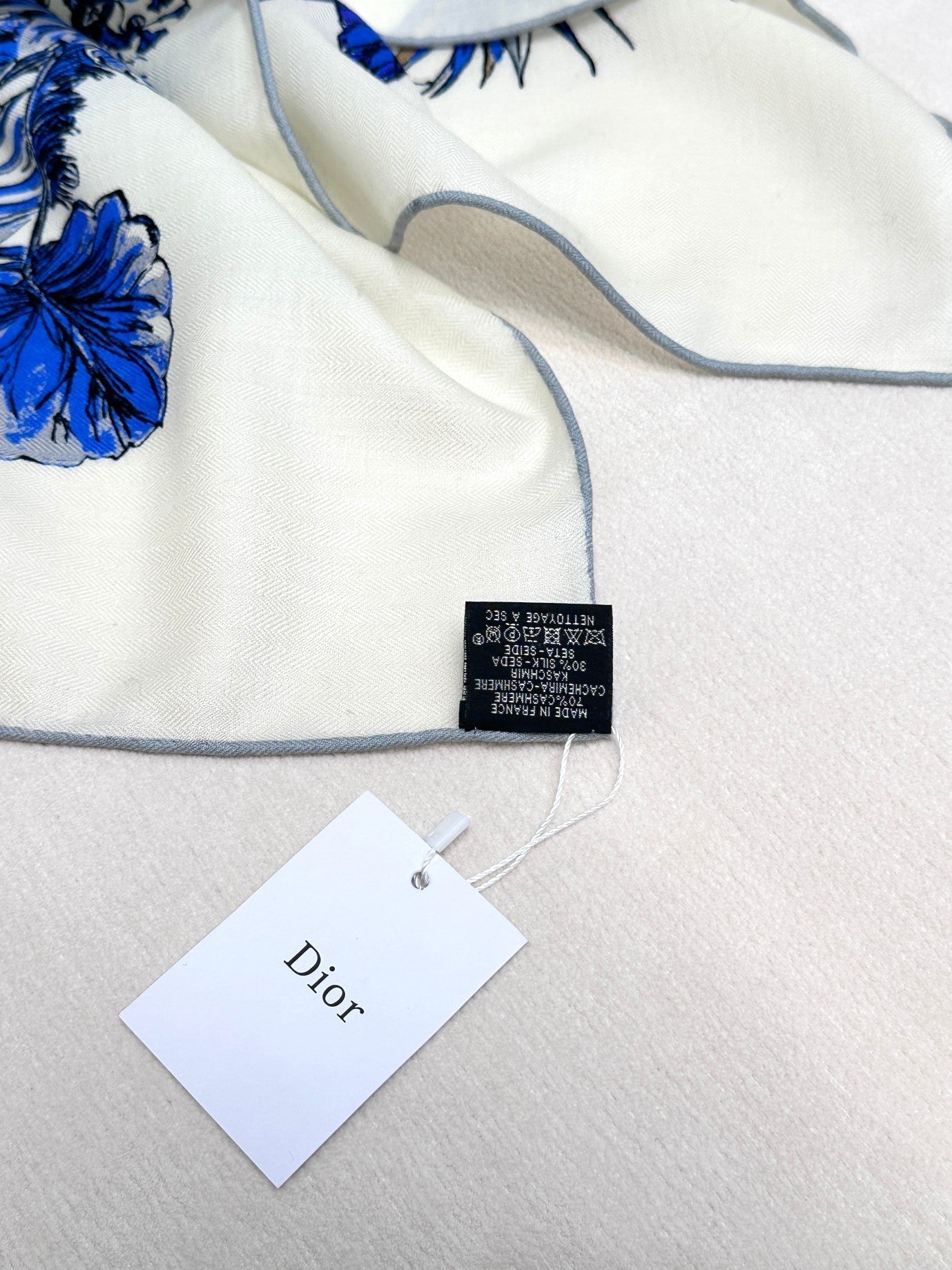 SQUARE SCARF 140 CM IN WHITE MIX COBALT BLUE CASHMERE AND SILK 390940 mysite