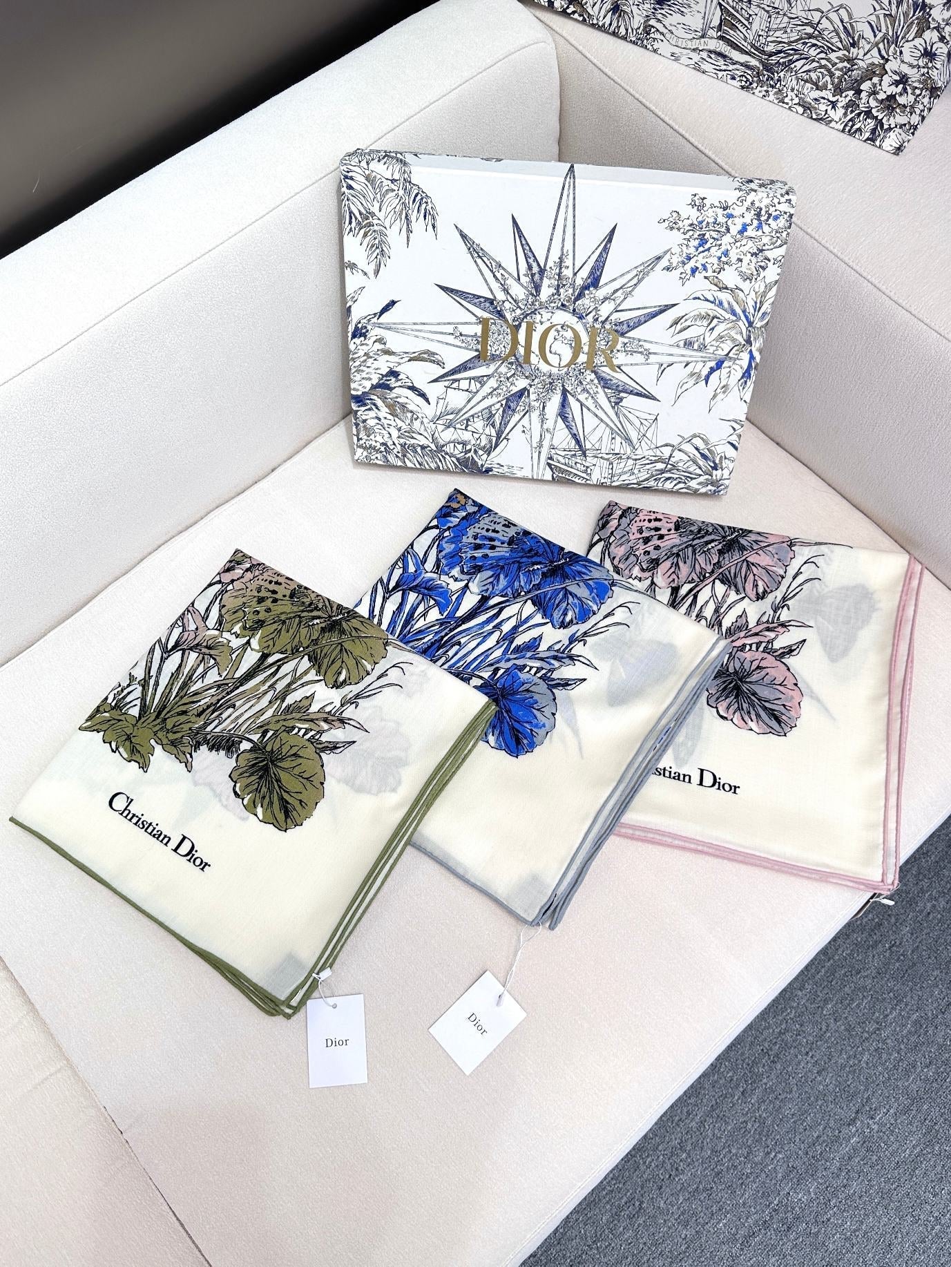 SQUARE SCARF 140 CM IN WHITE MIX COBALT BLUE CASHMERE AND SILK 390940 mysite