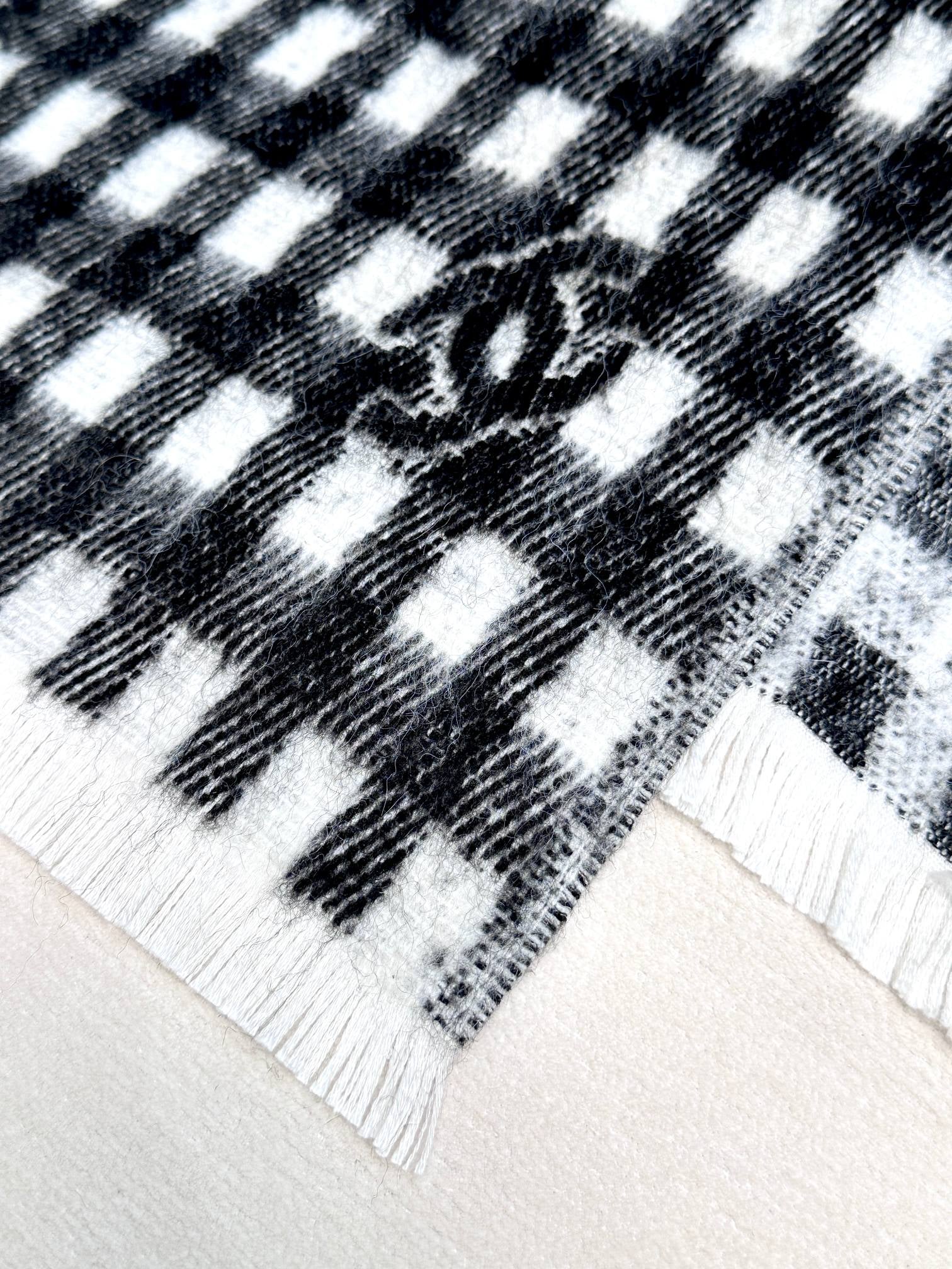 SCARF 190 CM IN BLACK MIX WHITE CARO CASHMERE AND WOOL 390944 mysite